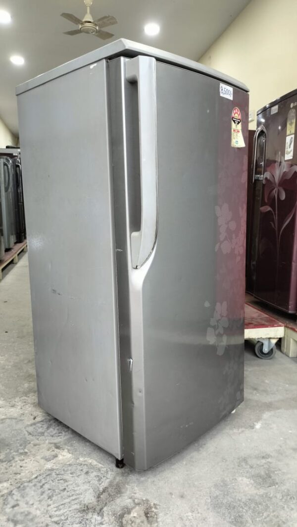 Samsung 190 ltr Refrigerator Single Door With Floral Silver Color - Image 3